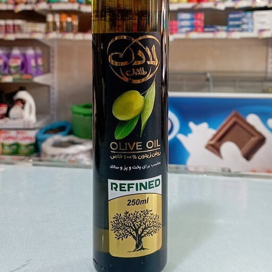 روغن زیتون بکر لادن طلایی استخراج شده از زیتون خالص